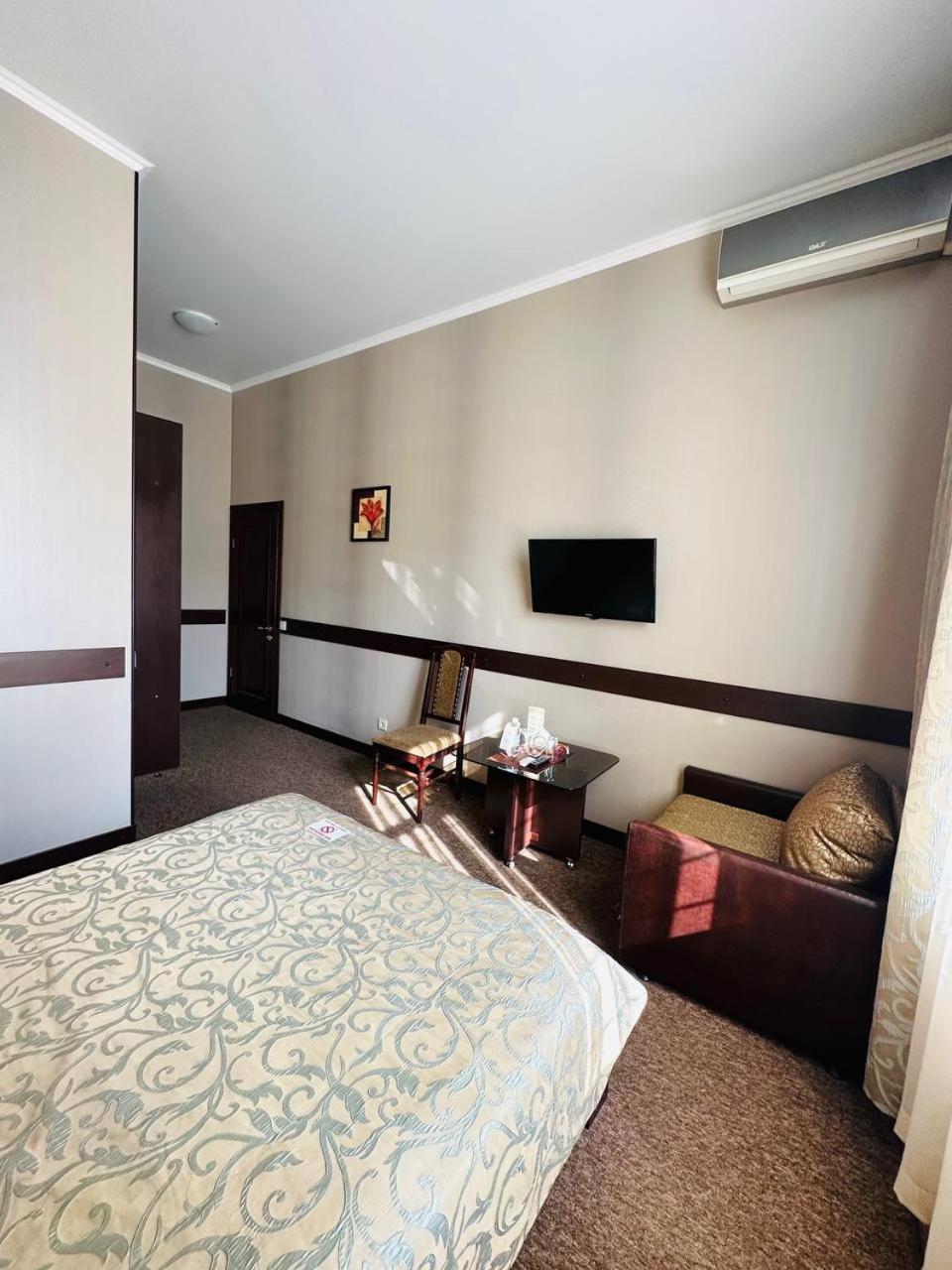 Classic Hotel Kharkiv Exterior photo